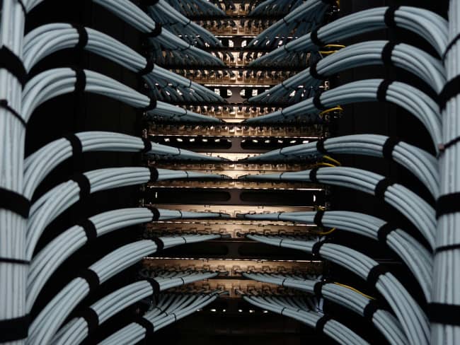 Wires for a server farm in a uniform manner
